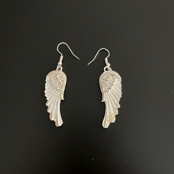 Beautiful Angel wing earrings. White and silver. 2 1/4” drop. New. - Picture 4 of 13